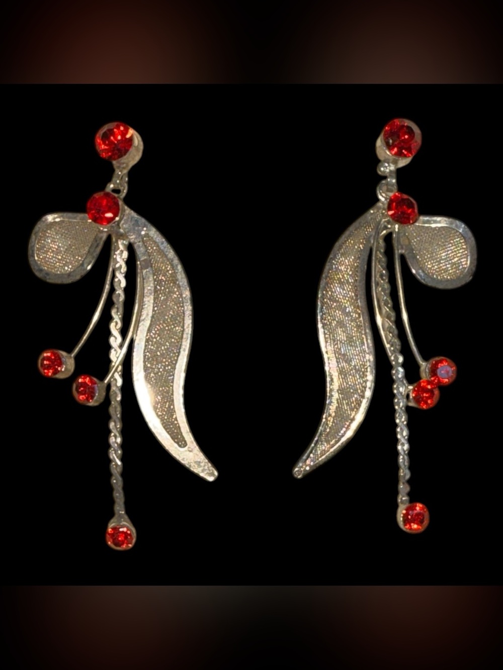Vintage Silver Tone Mesh Leaf Red Rhinestone Dangle Earrings EVC